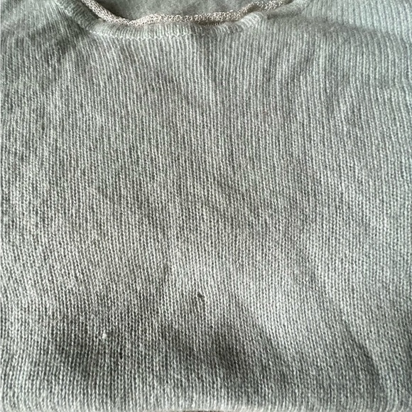 Delicate Burberry aqua colored crewneck with seed pearls - Picture 3 of 4
